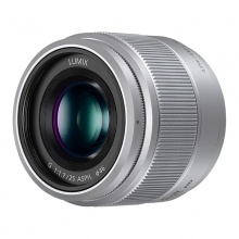 松下（Panasonic）25mm (35mm相机等效：50mm) F1.7 标准定焦镜头 银色(H-H025-S)