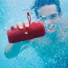 JBL Flip4 音乐万花筒4 蓝牙小音箱 音响 低音炮 防水设计 支持多台串联 魂动红