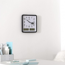 得力（deli）8823 现代简约创意挂钟 万年历温湿度显示创意时钟 客厅卧室静音钟