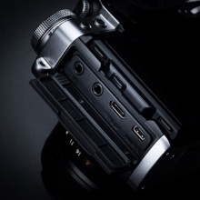 富士（FUJIFILM）X-T3/XT3 套机 （16-80mm镜头 ) +XF55-200mm F3.5-4.8 R LM OIS 长焦变焦镜头+ 富士EF-X20闪光灯 +闪迪128G SD存储卡+ 闪迪512G 超极速SD存储卡+相机包+三角支架+威高D-15318清洁套装）