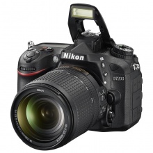 尼康（Nikon）单反相机套机D7200（AF-S DX 尼克尔 18-140mm f/3.5-5.6G ED VR）(尼康EL15电池+相机包+天利67mm镜片+三脚架)